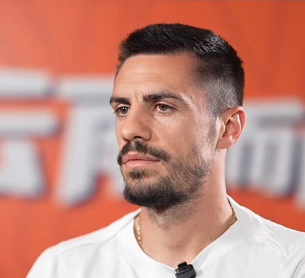 鑫配资官网 云南玉昆外援布尔克：我的一个目标，是成为中超最好的中后卫